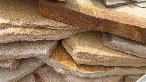 Плитняк златолит жёлтый золотистый для отмостки купить в Клине