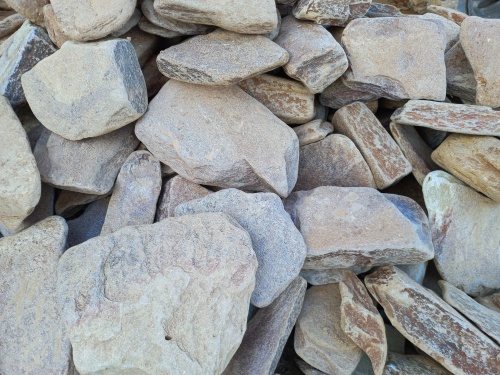 Златолит жёлтый, жёлто-зелёный глыбки и валуны для ланшафтного дизайна купить в Клине