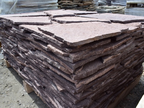 Плитняк лемезит бордовый для облицовки цоколя 20-25 мм  купить в Клине