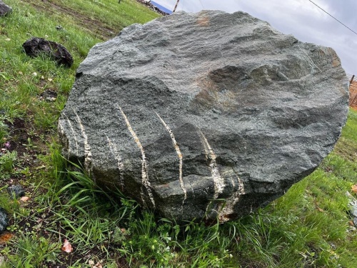 Гигантские зелёные валуны для ландшафтного дизайна весом более 5 тонн купить в Клине