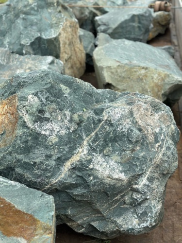 Камни для ландшафтного дизайна зелёные 10-60 килограмм купить в Клине