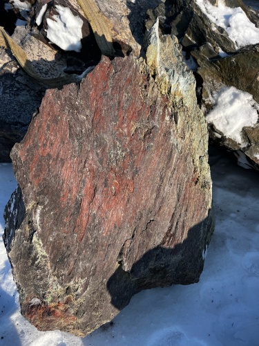 Ландшафтные глыбы красно-фиолетовые 200-1000 килограмм купить в Клине