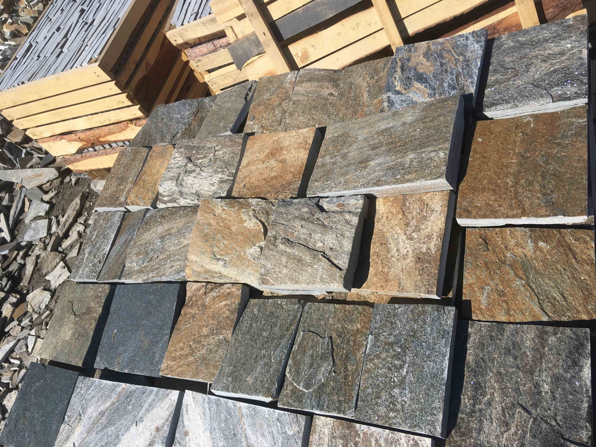 Плитка пилёная златолит Уральский для фасада купить в Клине