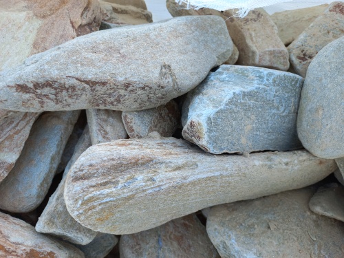 Златолит жёлтый, жёлто-зелёный глыбки и валуны для ланшафтного дизайна купить в Клине