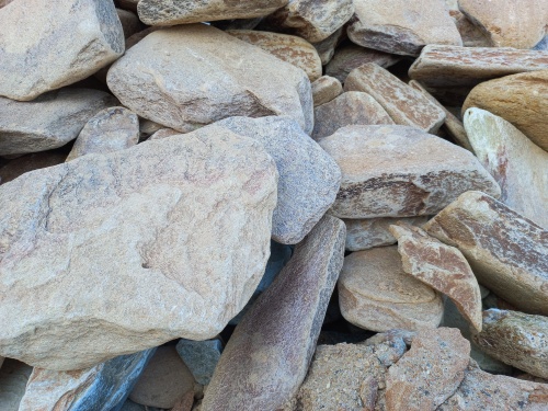 Златолит жёлтый, жёлто-зелёный глыбки и валуны для ланшафтного дизайна купить в Клине