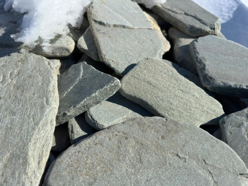 Плитняк златолит зелёный галтованный для цоколя купить в Клине