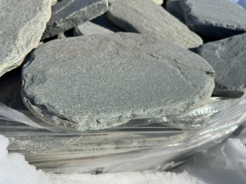 Плитняк златолит зелёный галтованный для мощения на бетон купить в Клине