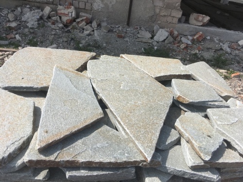 Златолит серебристый галтованный для лестниц купить в Клине