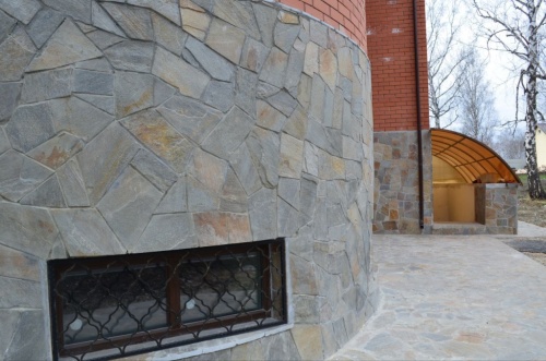 Плитняк златолит Уральский для цоколя, отмостки купить в Клине